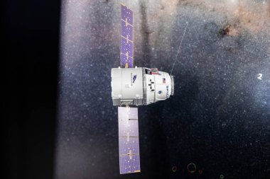 Moletai / Litvanya 12 Ekim 2020 SpaceX Tayfa Dragon uzay aracı Uluslararası Uzay İstasyonu 'na yanaşıyor. Dragon, Dünya yörüngesine ve ötesine 7 kadar yolcu taşıma kapasitesine sahiptir..