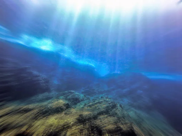 아름다운 빛줄기 타이에서 스쿠버 다이빙을 하다가 — 스톡 사진