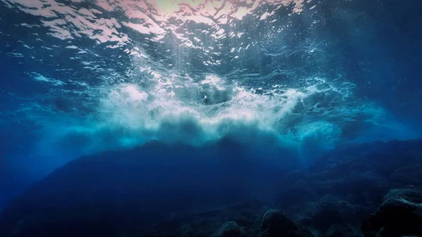 Красивая Удивительная Подводная Фотография Волн Лучах Света Акваланга Канарских Островах — стоковое фото