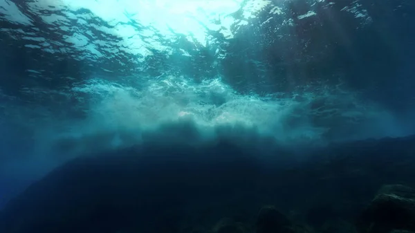 Красивая Подводная Фотография Пейзажа Волнах Лучах Света Подводного Погружения Канарских — стоковое фото