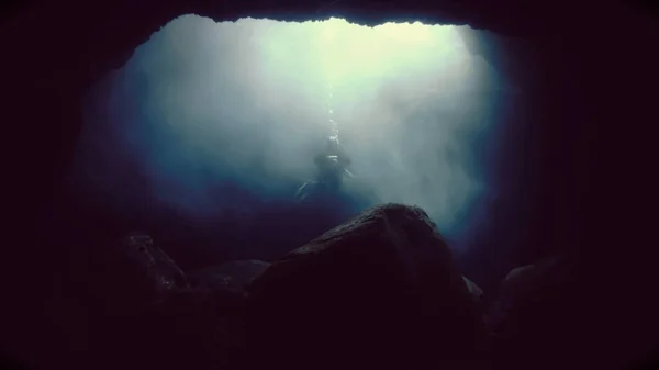 Foto Subaquática Mergulhador Dentro Uma Caverna Mergulho Nas Ilhas Canárias — Fotografia de Stock