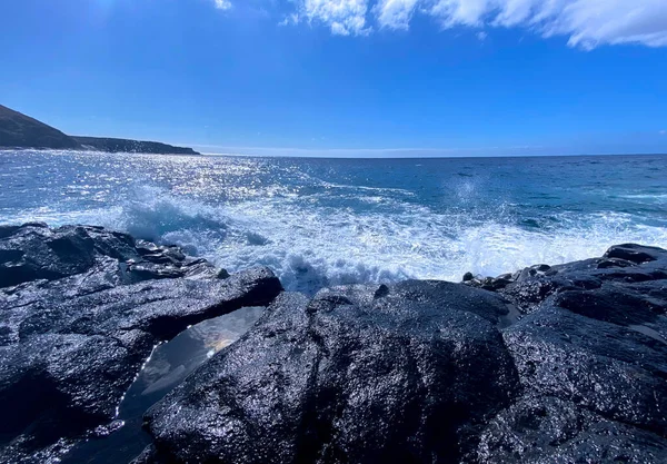 Hermoso Paisaje Costa Salvaje Con Olas Salpicaduras Las Islas Canarias —  Fotos de Stock