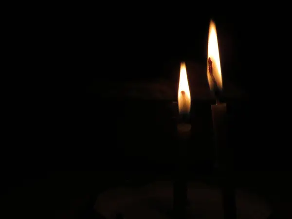 Gebet - Kerze in der Hand Kerze, entzünde ein — Stockfoto