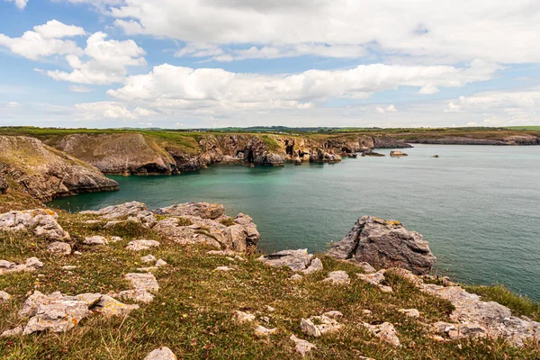 Pembrokeshire West Wales Reino Unido Paisagem Junto Oceano Verão Ensolarado — Fotografia de Stock