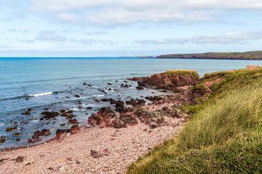 Pembrokeshire Castlemartin Galler Birleşik Krallığı. Güneşli bir temmuz gününde okyanus manzarası. 