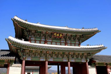 Geunjeongmun, Gyeongbokgung Sarayı 'nın kapısı. Gyeongbokgung, Seul, Güney Kore.
