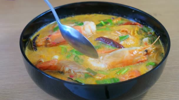 Horká Pikantní Tom Yum Goong Polévka Krevetami River Krevety Kořeněná — Stock video
