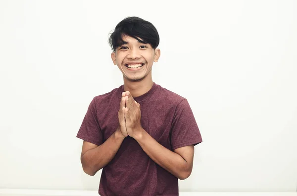 Asijský Muž Usmívá Ležérních Košilích Veselým Úsměvem — Stock fotografie