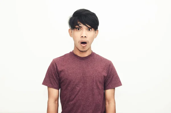 Uomo Asiatico Sorrise Una Camicia Casual Con Espressione Scioccata — Foto Stock