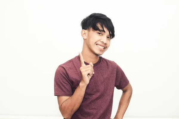 Asijský Muž Usmál Neformální Košili Zamyšleným Výrazem — Stock fotografie