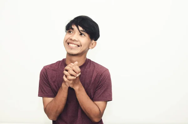 Asijský Muž Usmál Neformální Košili Zamyšleným Výrazem — Stock fotografie