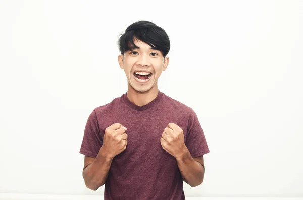 Азійські Чоловіки Посміхаються Випадкових Сорочках Радісним Захопленим Виразом Обличчя — стокове фото