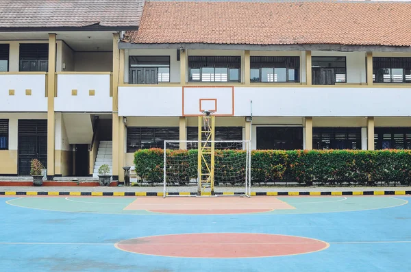 Outdoor Basketballplatz Für Schulkinder Zum Spielen — Stockfoto