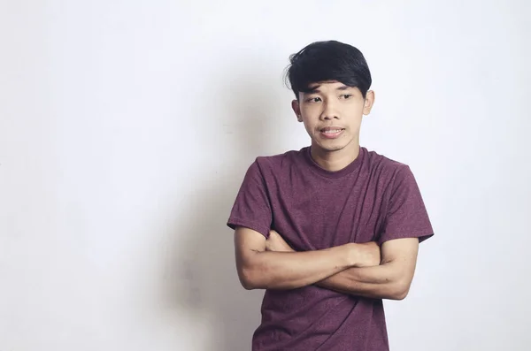 Seorang Pemuda Asia Dengan Ekspresi Bingung Dan Berpikir Pada Latar — Stok Foto