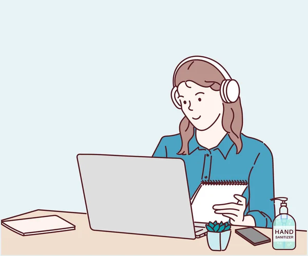 Mujer Con Auriculares Usando Portátil Casa Notas Escritura Atractiva Estudiante — Vector de stock