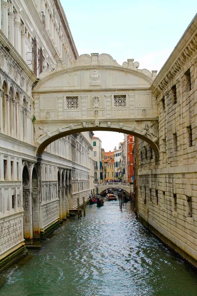 Мост Соспири в Венеции — стоковое фото