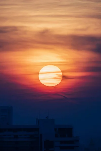 Large Orange Sunrise Cloudy Sky City Background Image Shot Super — Stock Photo, Image