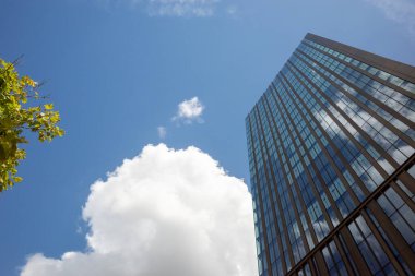 Tyne UK 'deki Newcastle: 2 Ağustos 2020: Newcastle' daki Hadrian Kulesi, yüksek binalar