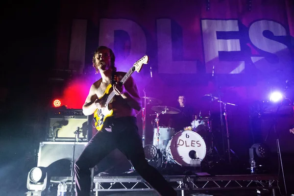 Newcastle UK - 23 Ekim 2018: Mark Bowen (IDLES grubu) Newcastle Riverside 'da konser