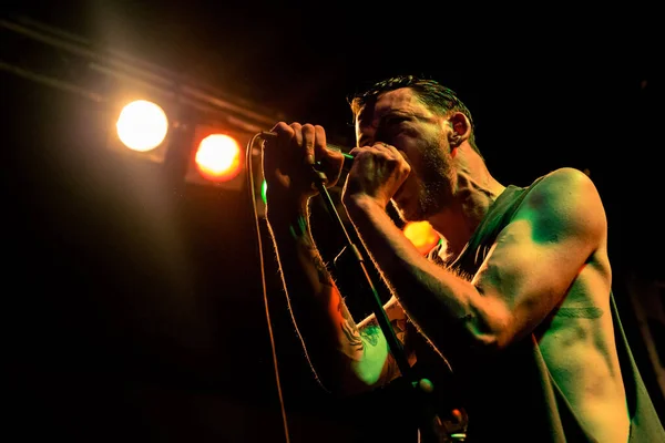 Newcast; e UK: 27 Mayıs 2015: Palm Reader vokalisti Josh Mckeown Newcastle Academy