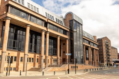 Newcastle UK: 19 Temmuz 2020: Newcastle Quayside 'daki tecrit sırasında kapatılmış hukuk mahkemeleri