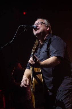 Newcastle / UK - 21 Eylül 2019: PIXIES grubu (Black Francis) Newcastle O2 Akademisi 'nde sahneye çıktı