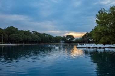 30 Temmuz 2020: South Shields Deniz Parkı alacakaranlıkta tekne gölü