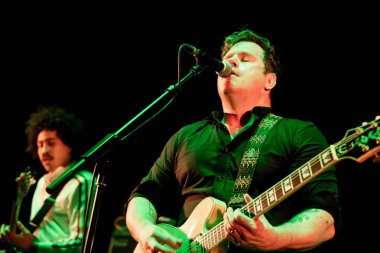 Newcastle UK: 3 Şubat 2019: And You Will Know Us By The Trail of Dead konserinde Madonna 'nın 20. yıl dönümü turunda