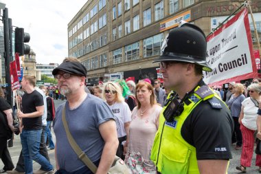 30 Temmuz 2016: Tasarruf tedbirlerine karşı protesto ve Pro Jeremy Corbyn yürüyüşü - protestocular