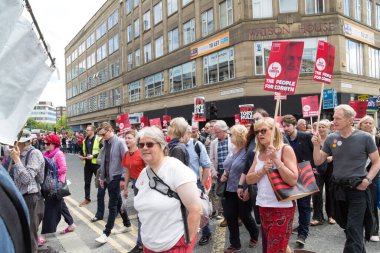 30 Temmuz 2016: Tasarruf tedbirlerine karşı protesto ve Pro Jeremy Corbyn yürüyüşü - protestocular