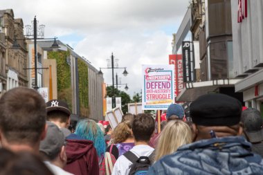 30 Temmuz 2016: Tasarruf tedbirlerine karşı protesto ve Pro Jeremy Corbyn yürüyüşü - protestocular