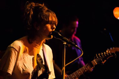 Newcastle UK: 7 Kasım 2018 - Emma Ruth Rundle grubu Newcastle Cluny 'de canlı yayında