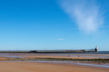 Blyth UK: 27 Eylül 2018: Güzel bir yaz gününde Blyth plajı