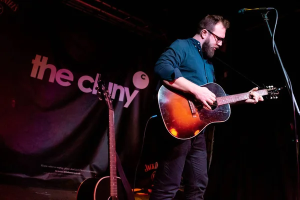 Newcastle on Tyne UK: 10 Şubat 2016: Ben Ottewell Cluny Newcastle 'da bir konser verdi