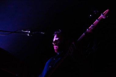 Newcastle on Tyne UK: 12 Aralık 2016: Korkmuş Tavşan Newcastle Riverside konserinde