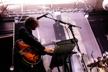 Newcastle on Tyne UK: 12 Aralık 2016: Korkmuş Tavşan Newcastle Riverside konserinde