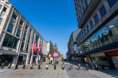 Tyne UK 'deki Newcastle: 6 Mart 2021 2021' de sakin bir Northumberland Caddesi, genellikle işlek bir alışveriş caddesinde.
