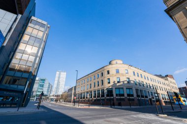 Newcastle on Tyne UK: 6 Mart 2021: Market Street 'in köşesi, Carliol Square, Newcastle NBS binası