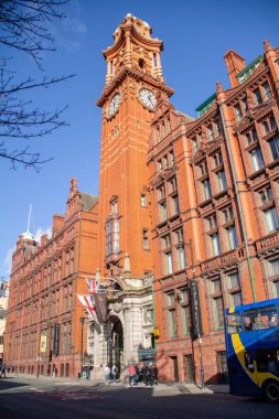 Manchester England - 13.10.2013: Kimpton Clocktower Hotel (Sarayın harfleriyle) Oxford Caddesi 'nde güneşli bir günde