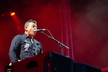 Newcastle on Tyne UK: 5 Ağustos 2017: Manic Street Preachers (James Dean Bradfield) Timesquare Newcastle 'da konser verdi