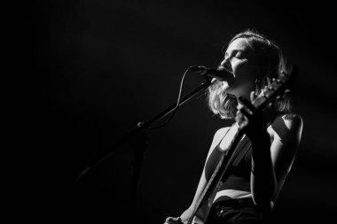 Newcastle UK - 21 Eylül 2019: The Big Moon grubu Newcastle O2 Akademisi 'nde canlı yayında