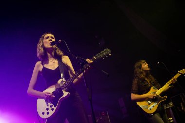 Newcastle UK - 21 Eylül 2019: The Big Moon grubu Newcastle O2 Akademisi 'nde canlı yayında