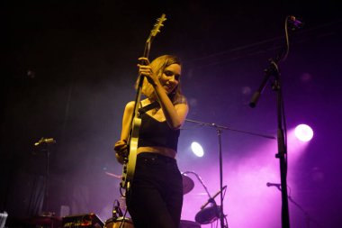 Newcastle UK - 21 Eylül 2019: The Big Moon grubu Newcastle O2 Akademisi 'nde canlı yayında