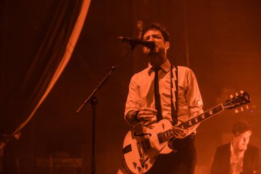 Newcastle UK - 12 Temmuz 2019: Frank Turner ve Uyuyan Ruhlar - Wasteland Müzik Festivali 'nde konserde