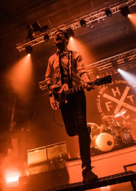 Newcastle UK - 12 Temmuz 2019: Frank Turner ve Uyuyan Ruhlar - Wasteland Müzik Festivali 'nde konserde