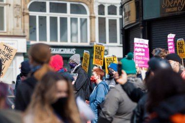 Newcastle on Tyne UK: 3 Nisan 2021: Kill the Bill protestosu Newcastle, Kuzey İngiltere 'de protesto hakkı için. Sosyal mesafeli barışçıl gösteri