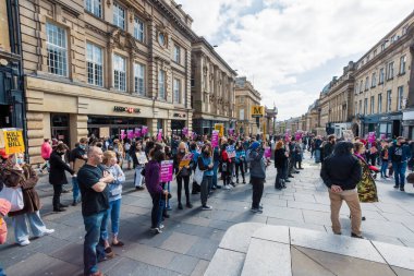 Newcastle on Tyne UK: 3 Nisan 2021: Kill the Bill protestosu Newcastle, Kuzey İngiltere 'de protesto hakkı için. Sosyal mesafeli barışçıl gösteri