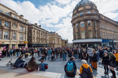 Newcastle on Tyne UK: 3 Nisan 2021: Kill the Bill protestosu Newcastle, Kuzey İngiltere 'de protesto hakkı için. Sosyal mesafeli barışçıl gösteri
