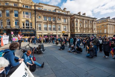 Newcastle on Tyne UK: 3 Nisan 2021: Kill the Bill protestosu Newcastle, Kuzey İngiltere 'de protesto hakkı için. Sosyal mesafeli barışçıl gösteri