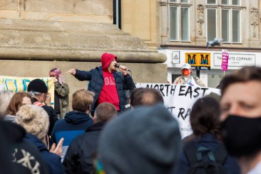 Newcastle on Tyne UK: 3 Nisan 2021: Kill the Bill protestosu Newcastle, Kuzey İngiltere 'de protesto hakkı için. Sosyal mesafeli barışçıl gösteri